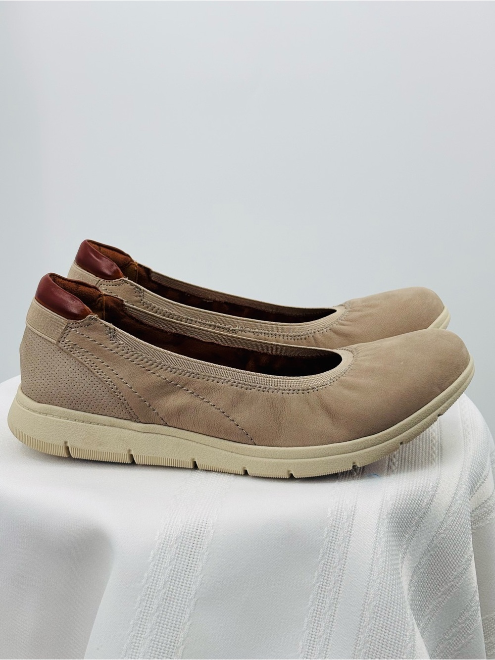 Cobb Hill By New Balance Leather Slip-on Flats Beige Tan Size 8M New